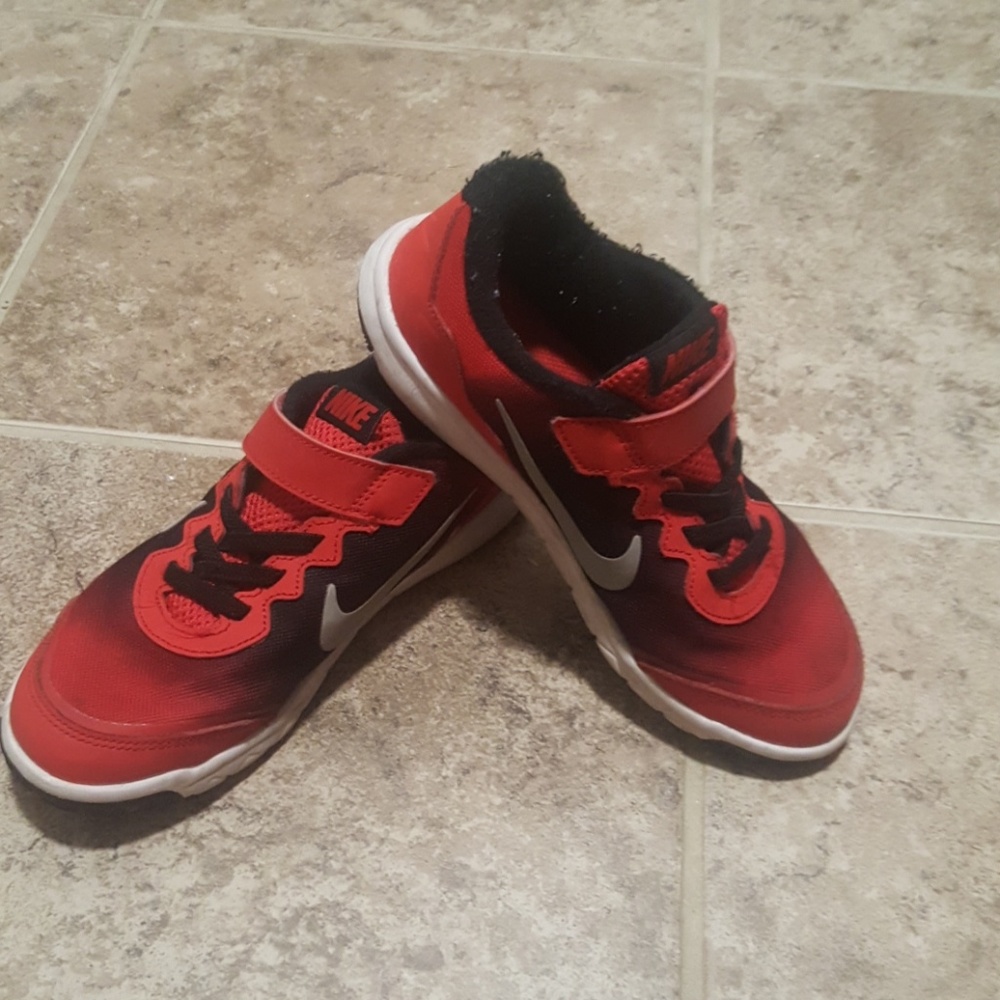 Nike tennis shoes